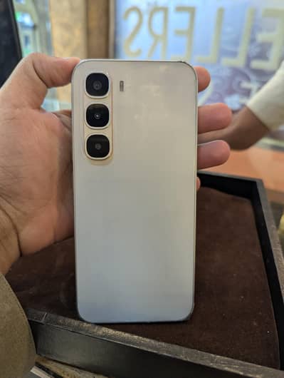 Infinix Hot 60. Pro 8 gb 128gb AMOLED Display