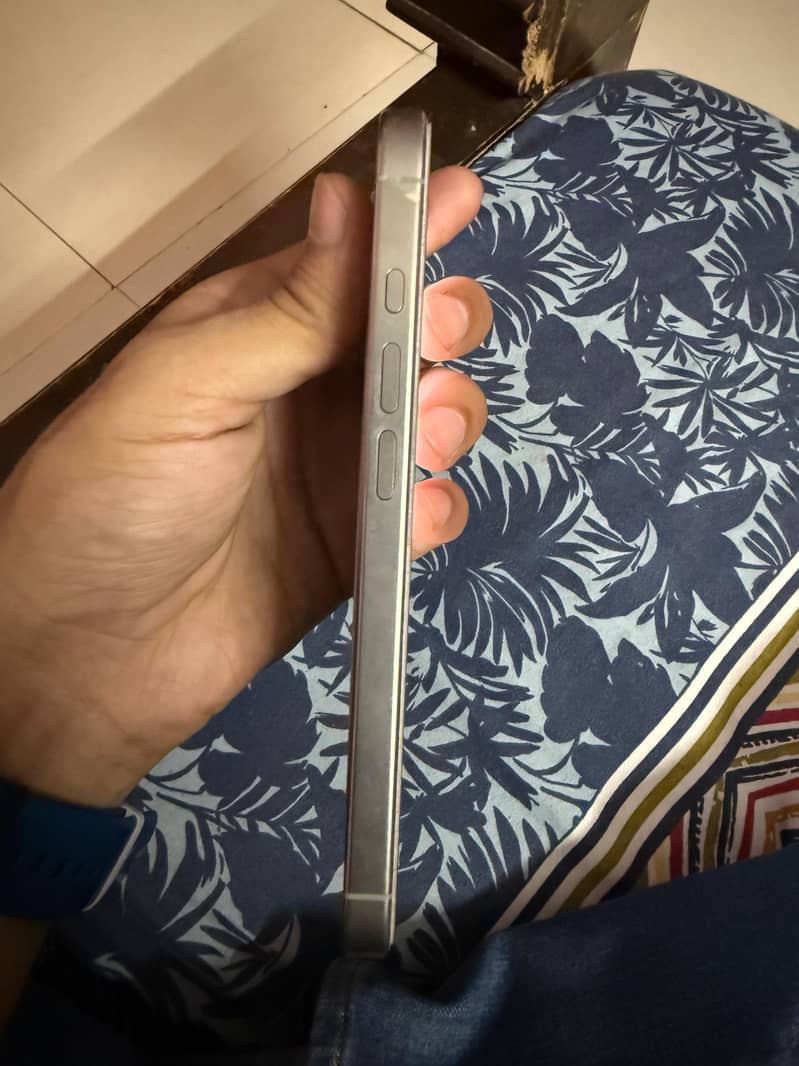 Apple iPhone 16 Pro 5