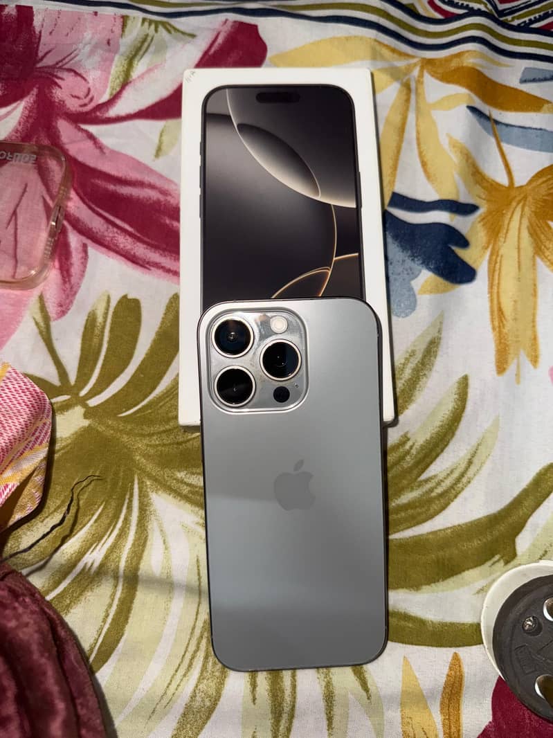 Apple iPhone 16 Pro 8