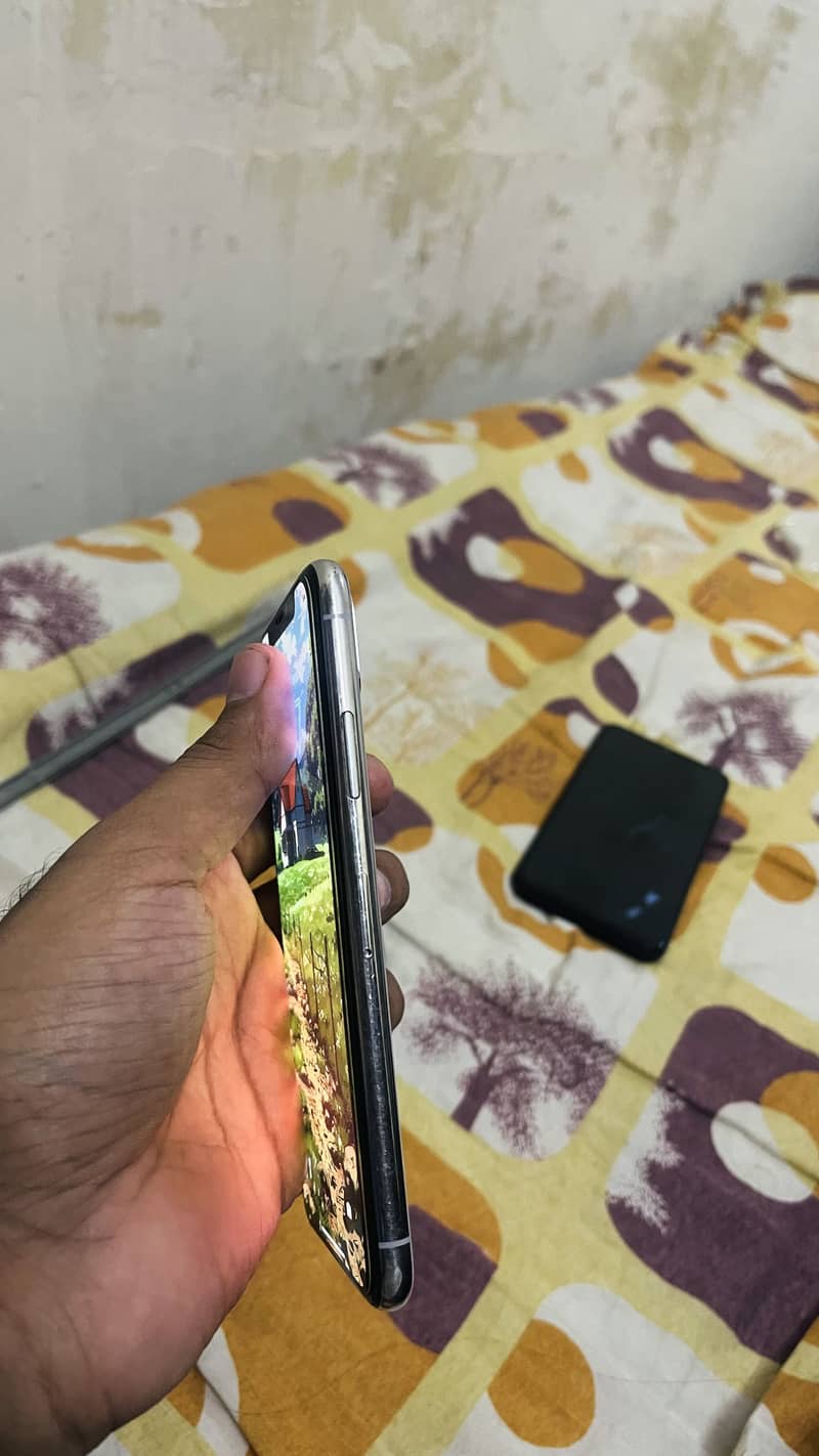 Apple iPhone X 3