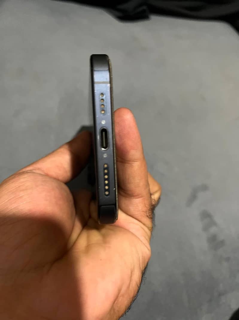 Apple iPhone 15 Pro Max 2