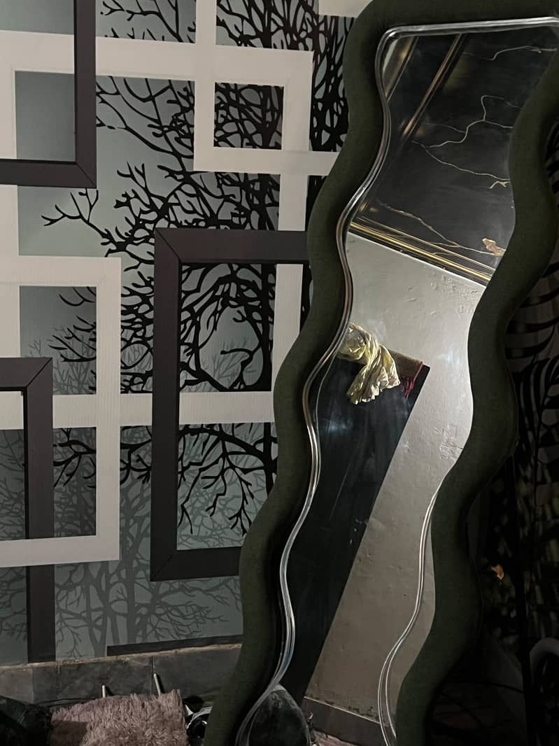 Zigzag selfie mirror 2