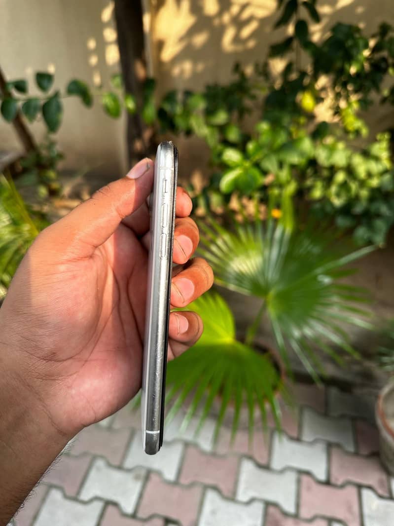 Apple iPhone X 2