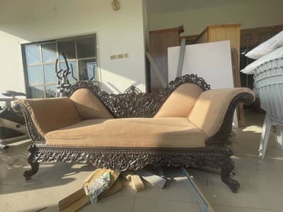 Dewan couch