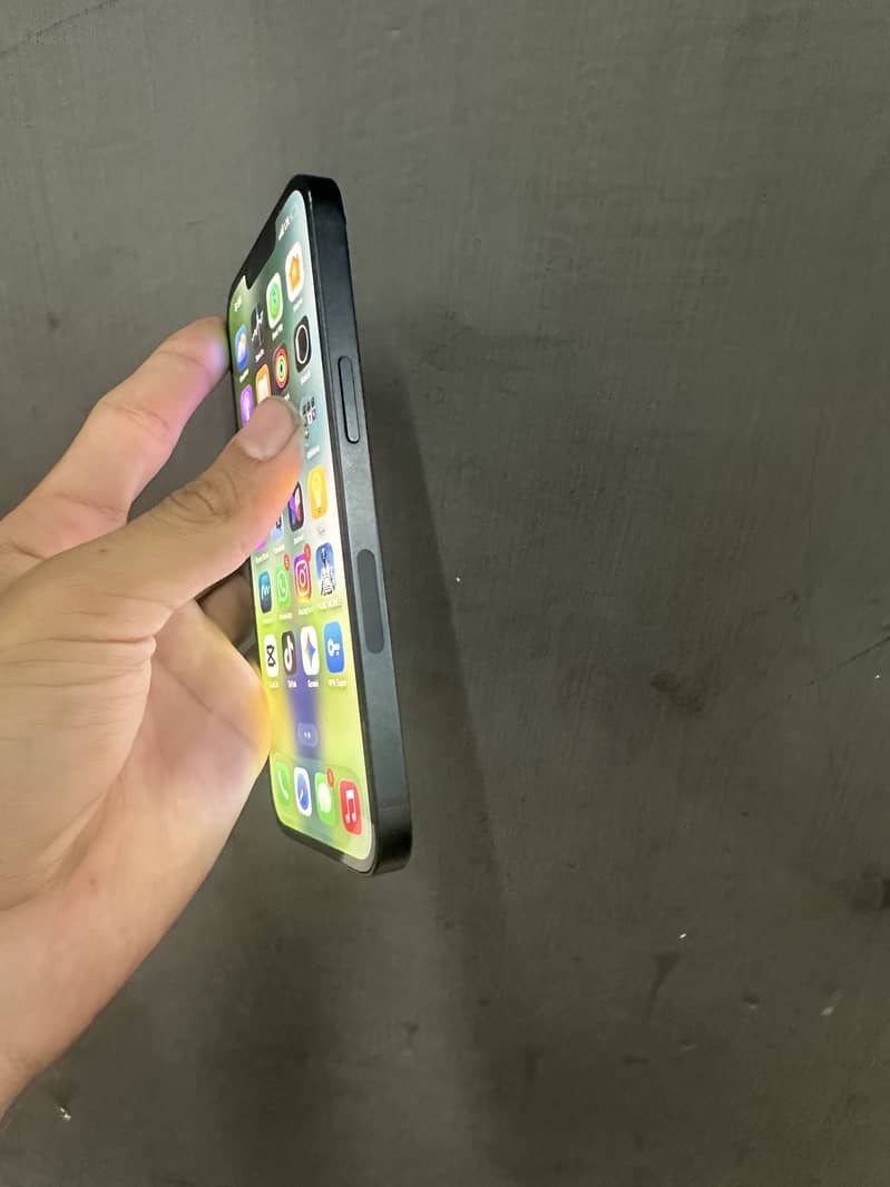 Apple iPhone 13 3