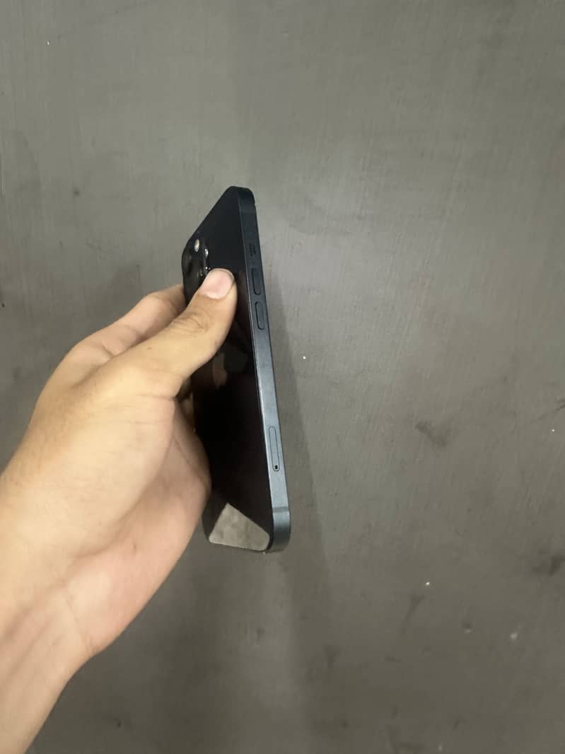Apple iPhone 13 4