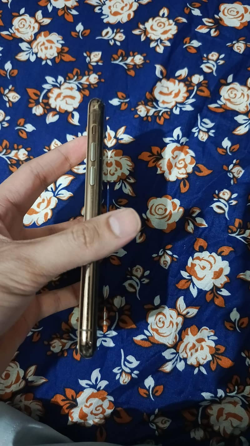 Apple iPhone 11 Pro 2