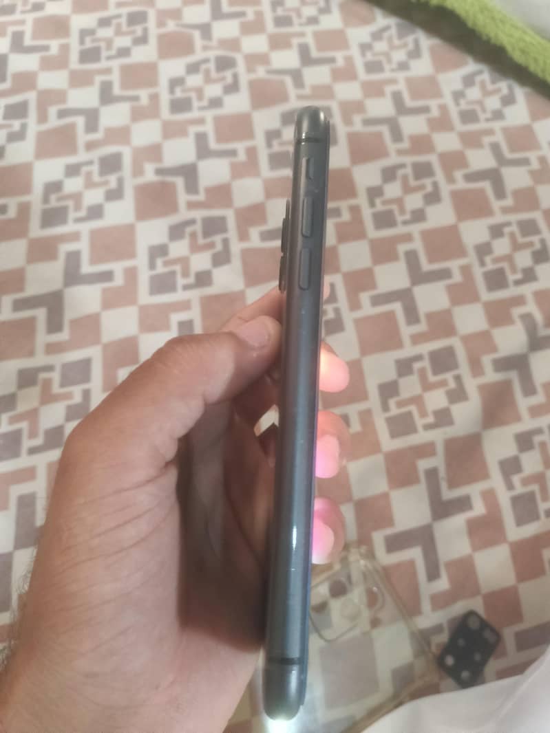Apple iPhone 11 3