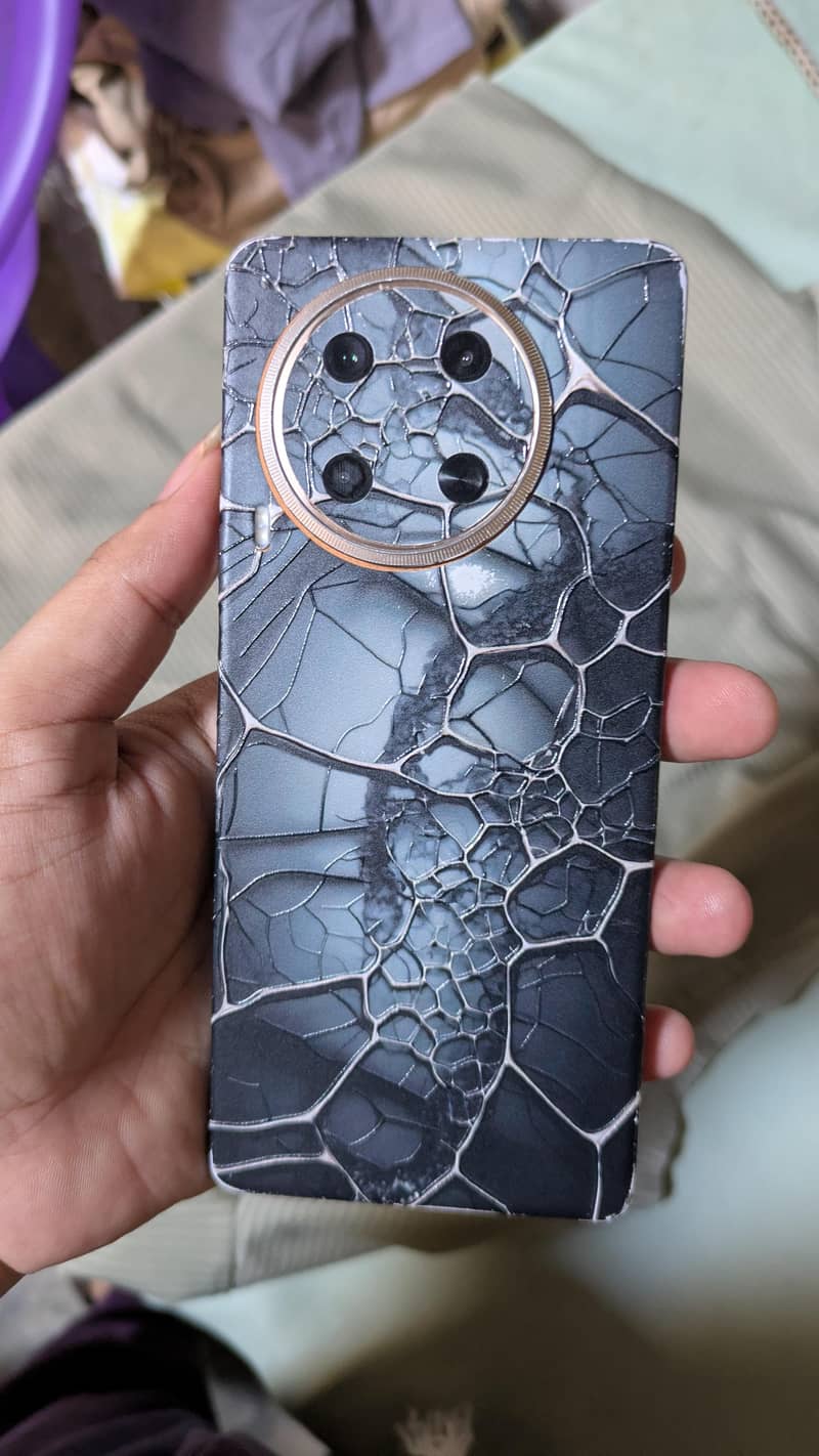 Tecno CAMON 30 0