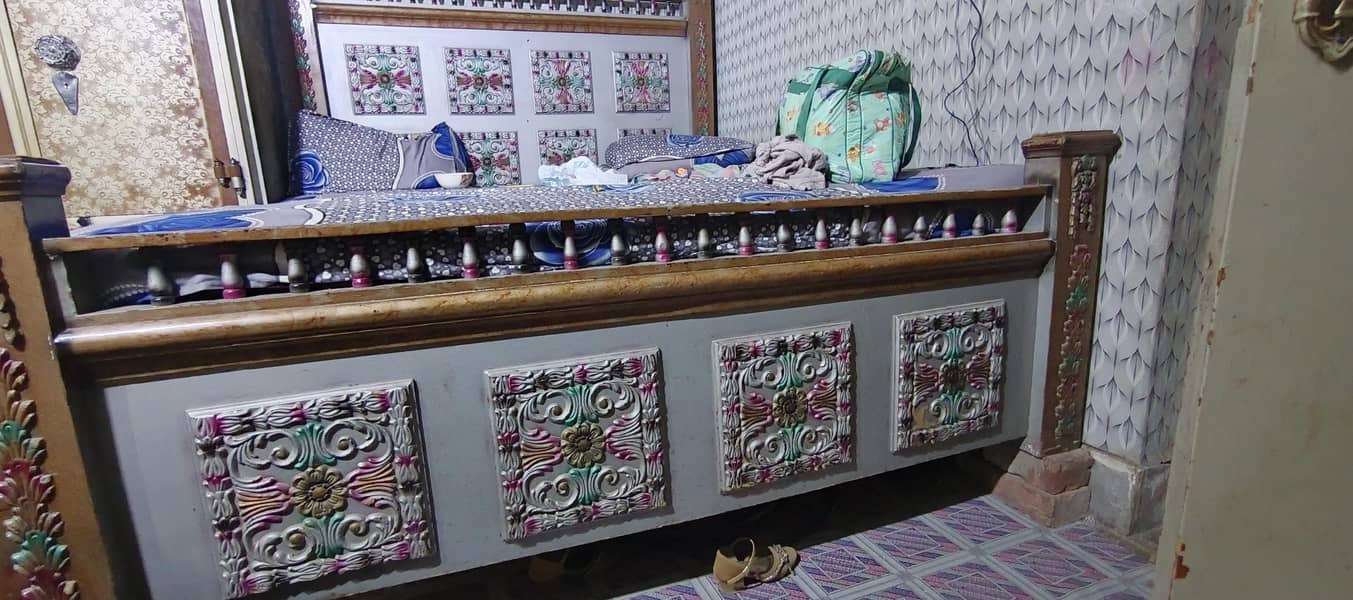 Bed/ side table/all assarise 1