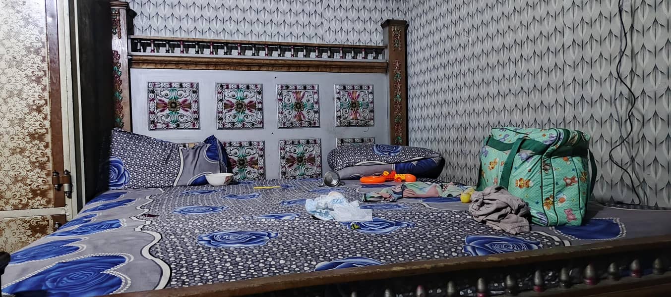 Bed/ side table/all assarise 2