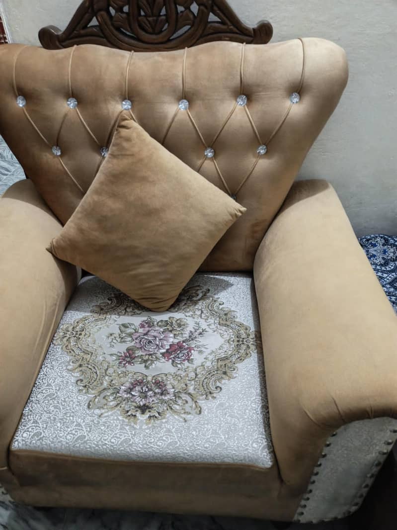 5 seater sofa with table 1