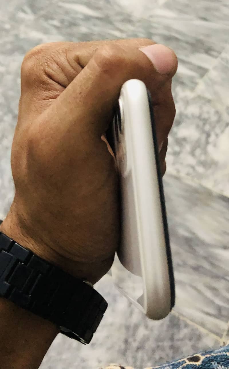 Apple iPhone 11 3