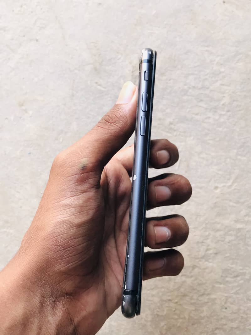 Apple iPhone 8 3
