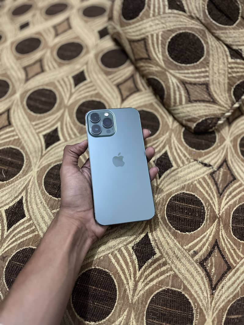 Apple iPhone 13 Pro Max 1