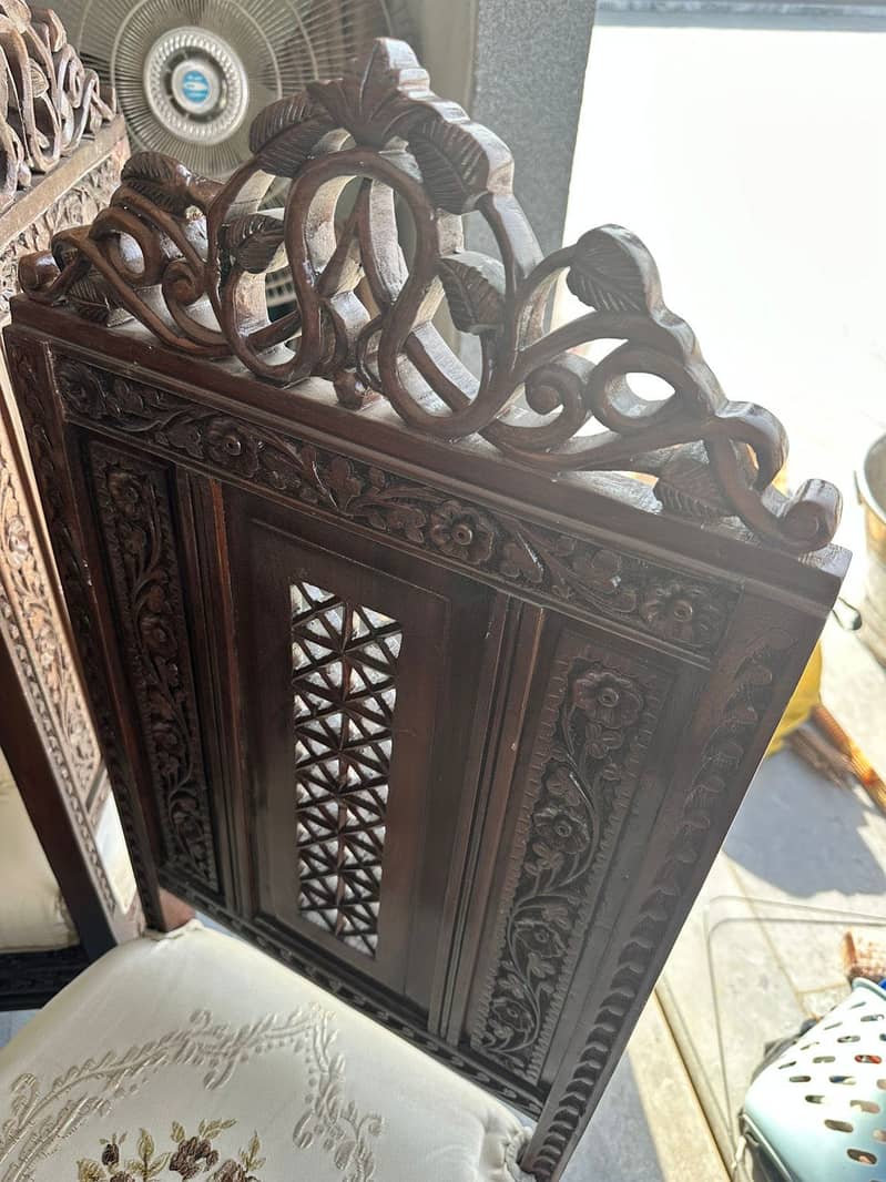 Dining table 4