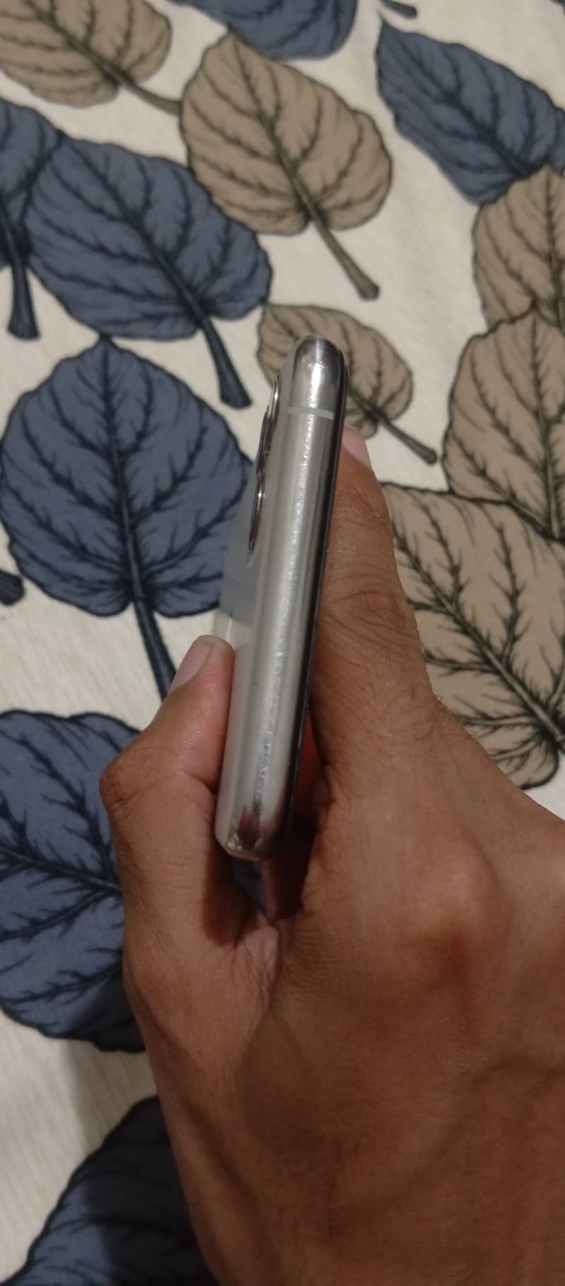 Apple iPhone 11 Pro Max 3