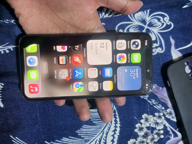 Apple iPhone 11 Pro 1