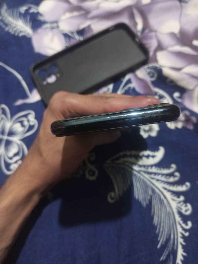 Apple iPhone 11 Pro 2