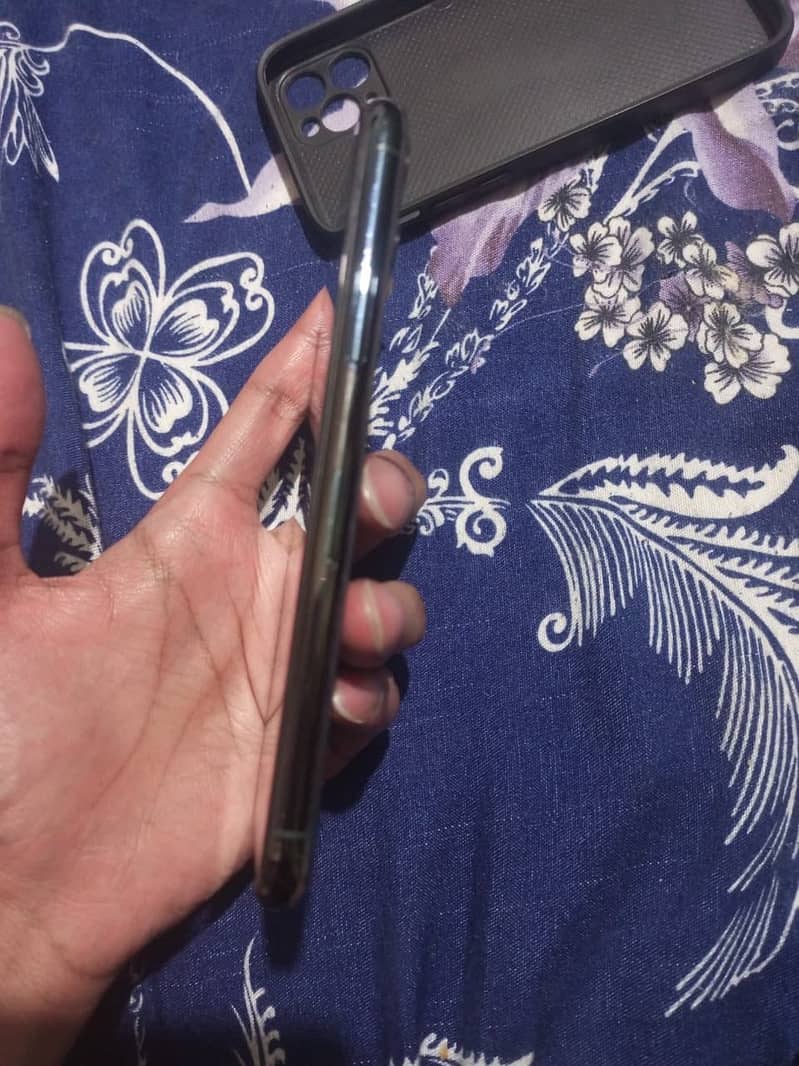 Apple iPhone 11 Pro 9
