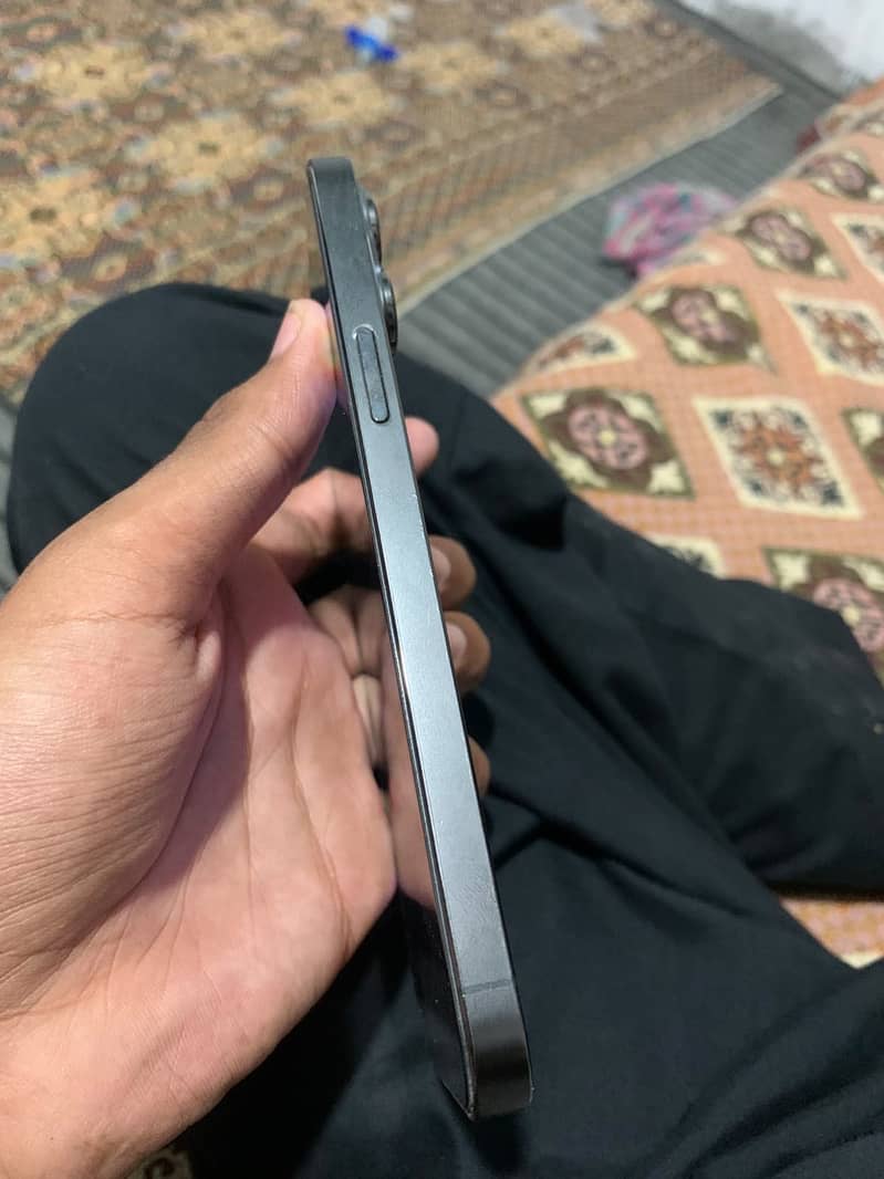 Apple iPhone 13 Pro Max 4