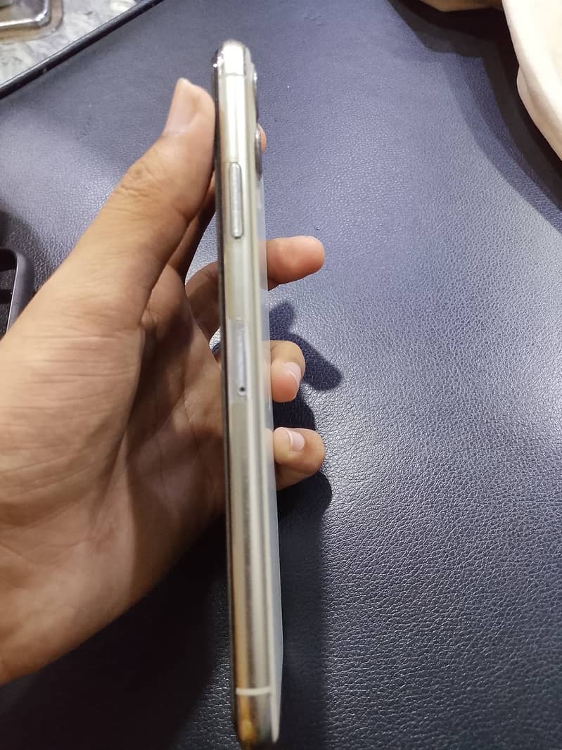 Apple iPhone 11 Pro Max 1