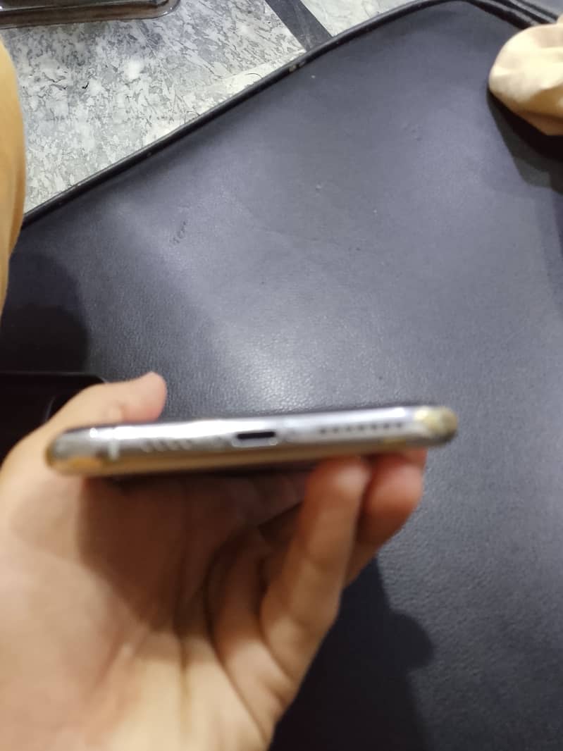 Apple iPhone 11 Pro Max 2