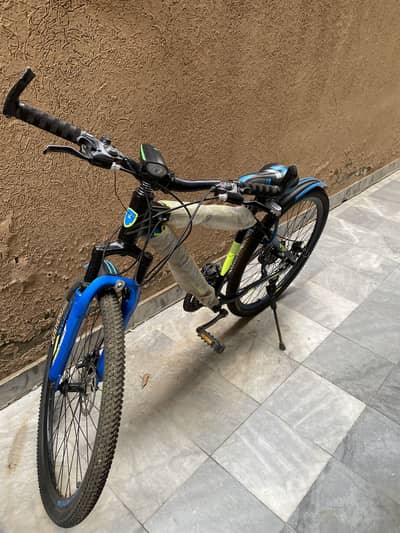Full-Size Blue & Black Bicycle – good condition