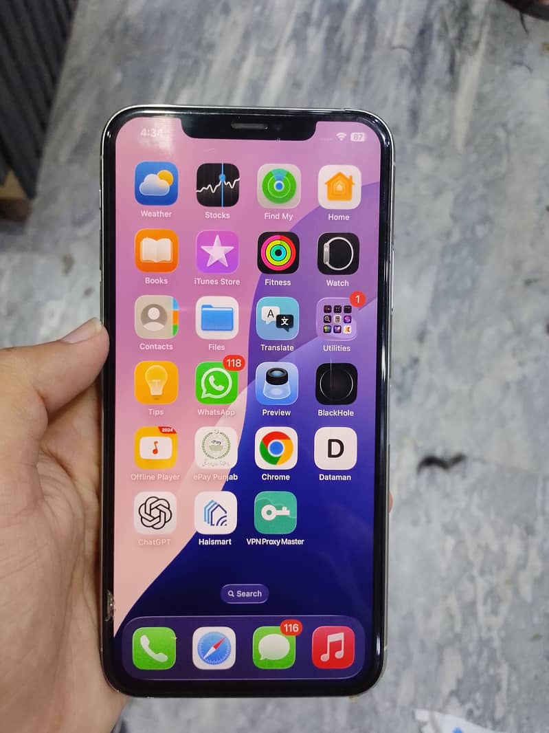 Apple iPhone 11 Pro Max 4