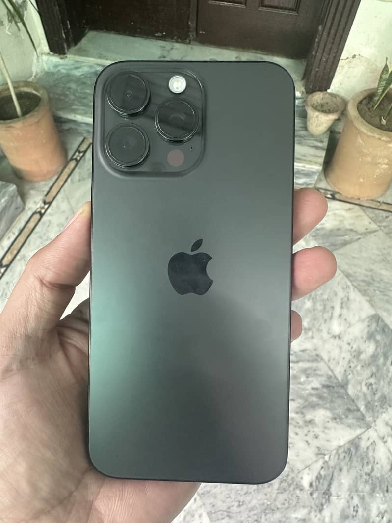 Apple iPhone 15 Pro Max 1