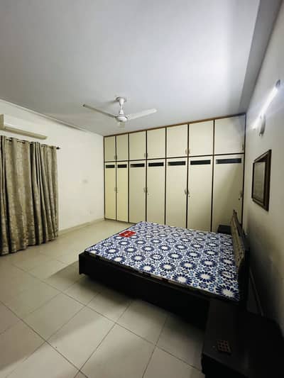 FOR RENT: SPACIOUS 250 SQ YD 4-BEDROOM (1+3) RESIDENTIAL BUNGALOW DHA PHASE 5, KARACHI
