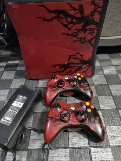 Xbox 360 slim jailbreak 320gb 35 games installed 2 controllers