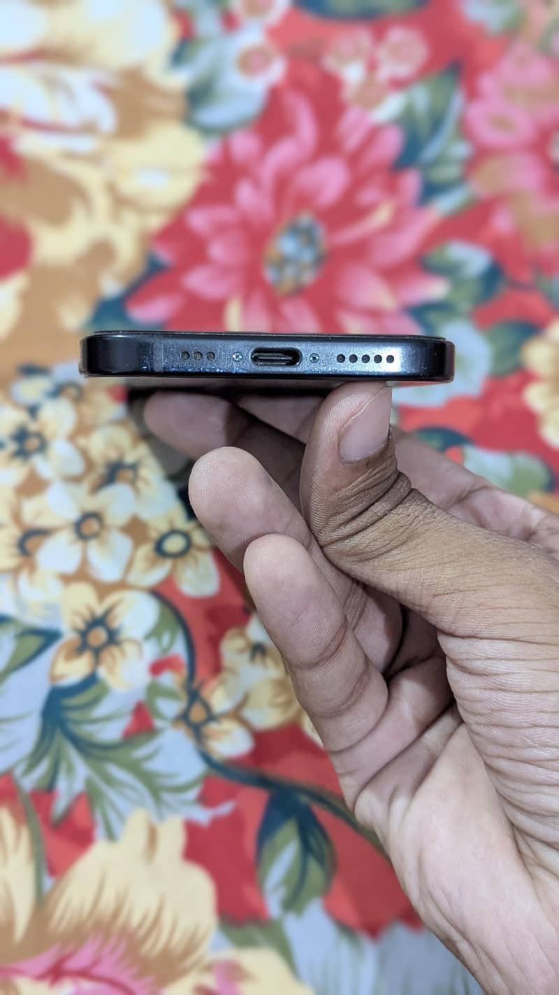 Apple iPhone 15 6