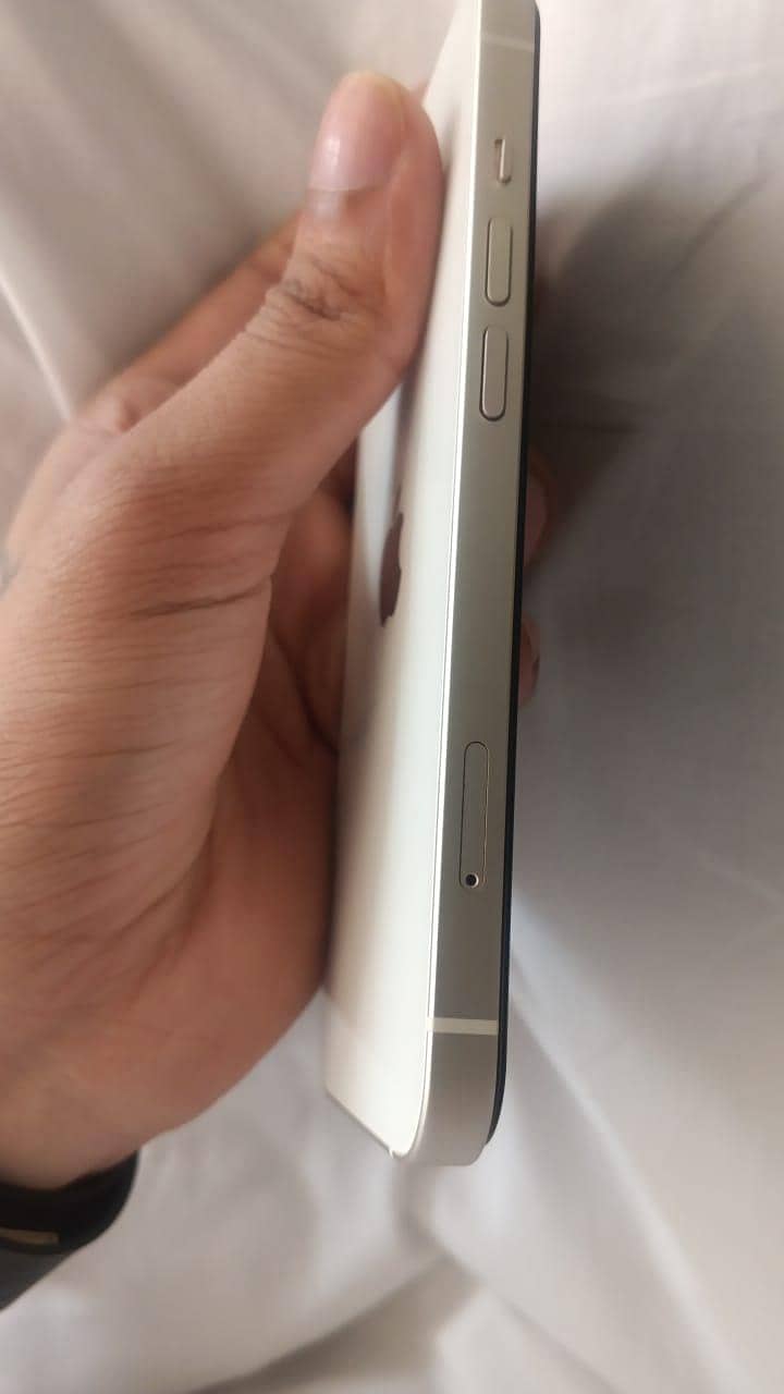 Apple iPhone 13 2