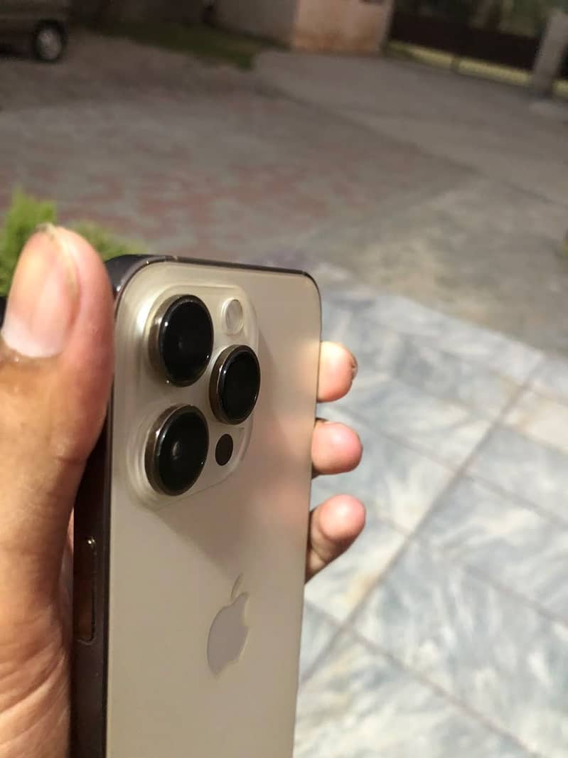 Apple iPhone 14 Pro Max 0