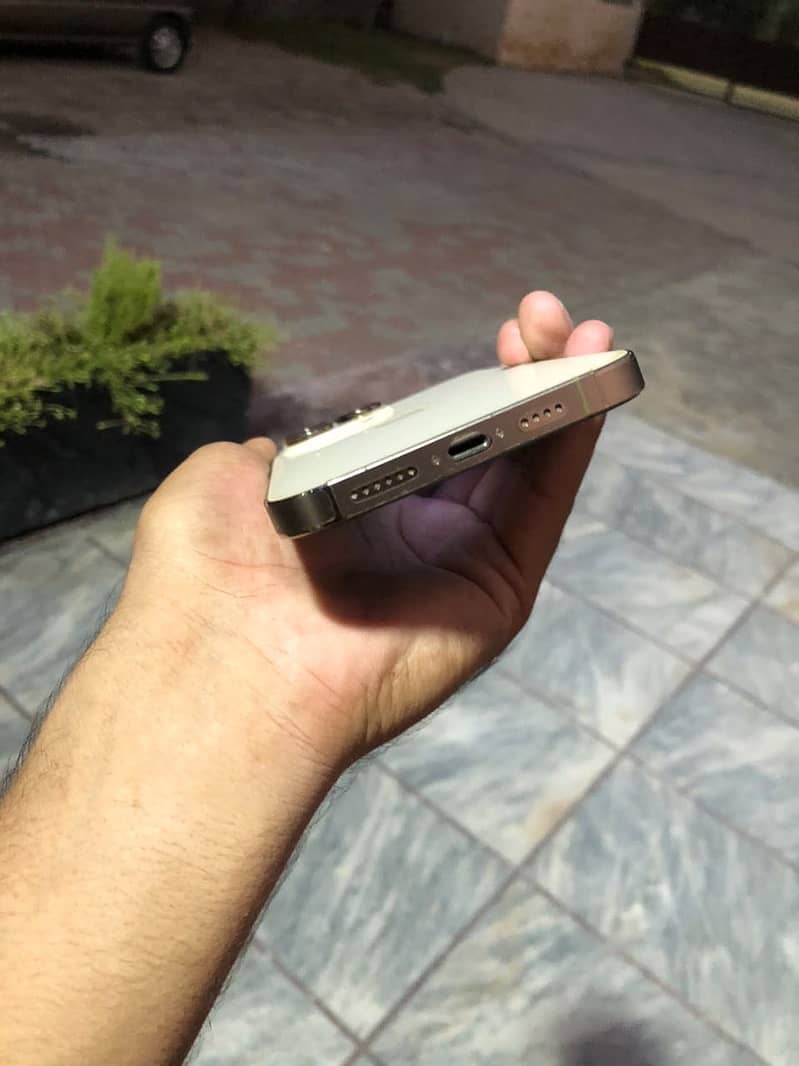 Apple iPhone 14 Pro Max 2