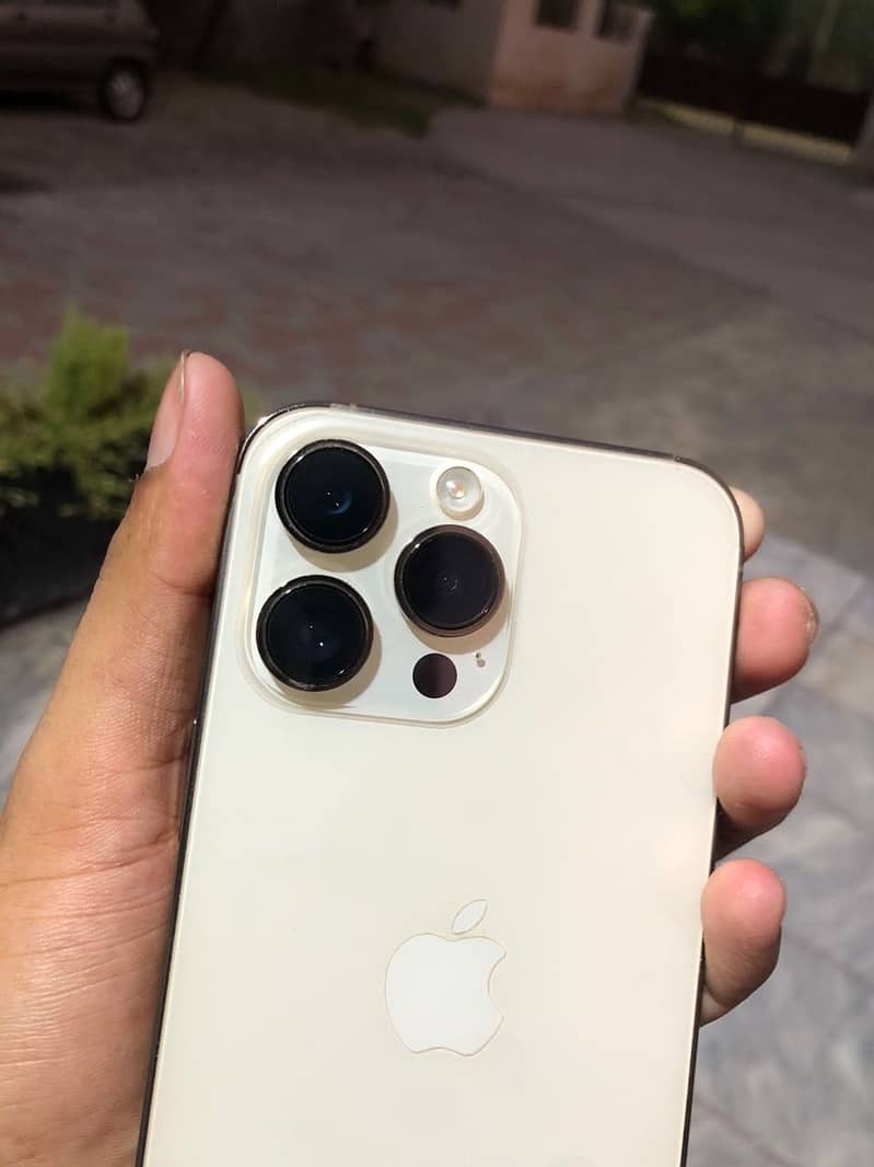 Apple iPhone 14 Pro Max 4