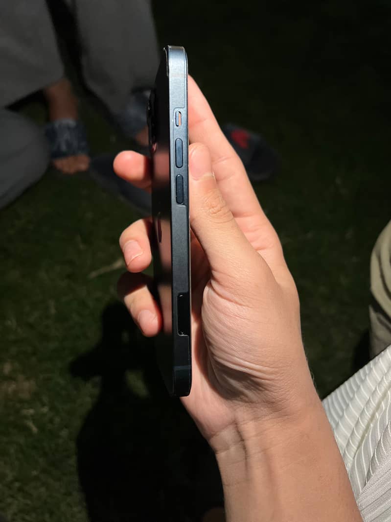 Apple iPhone 13 15