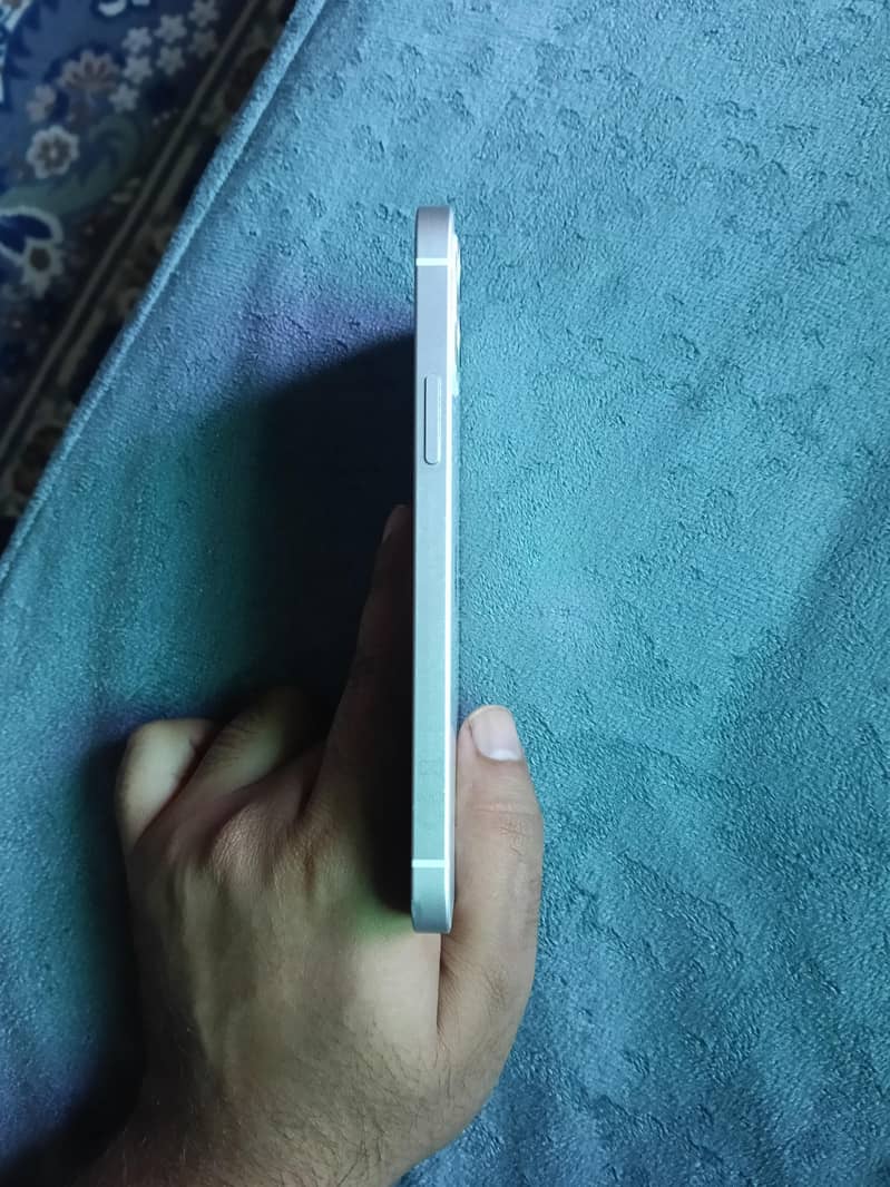 Apple iPhone 12 3