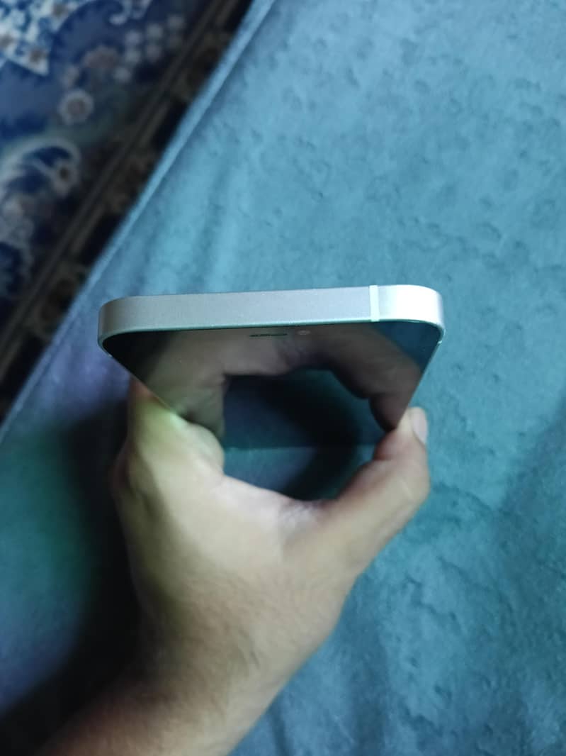 Apple iPhone 12 4