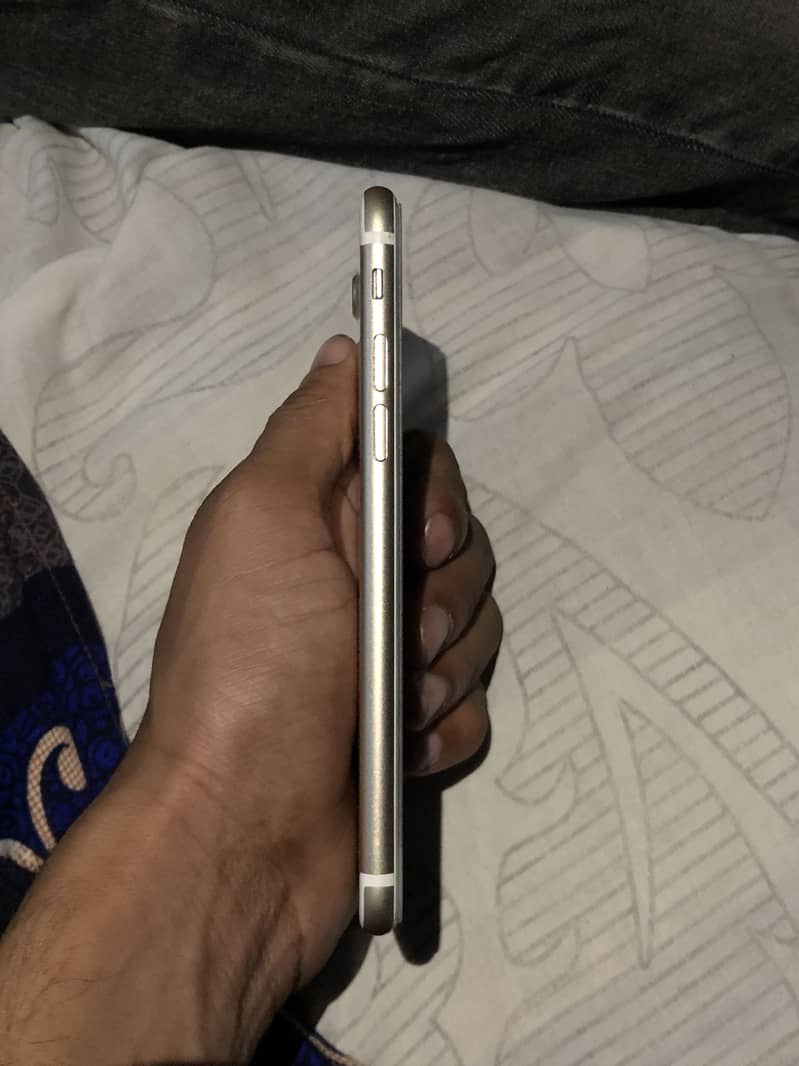 Apple iPhone 7 2