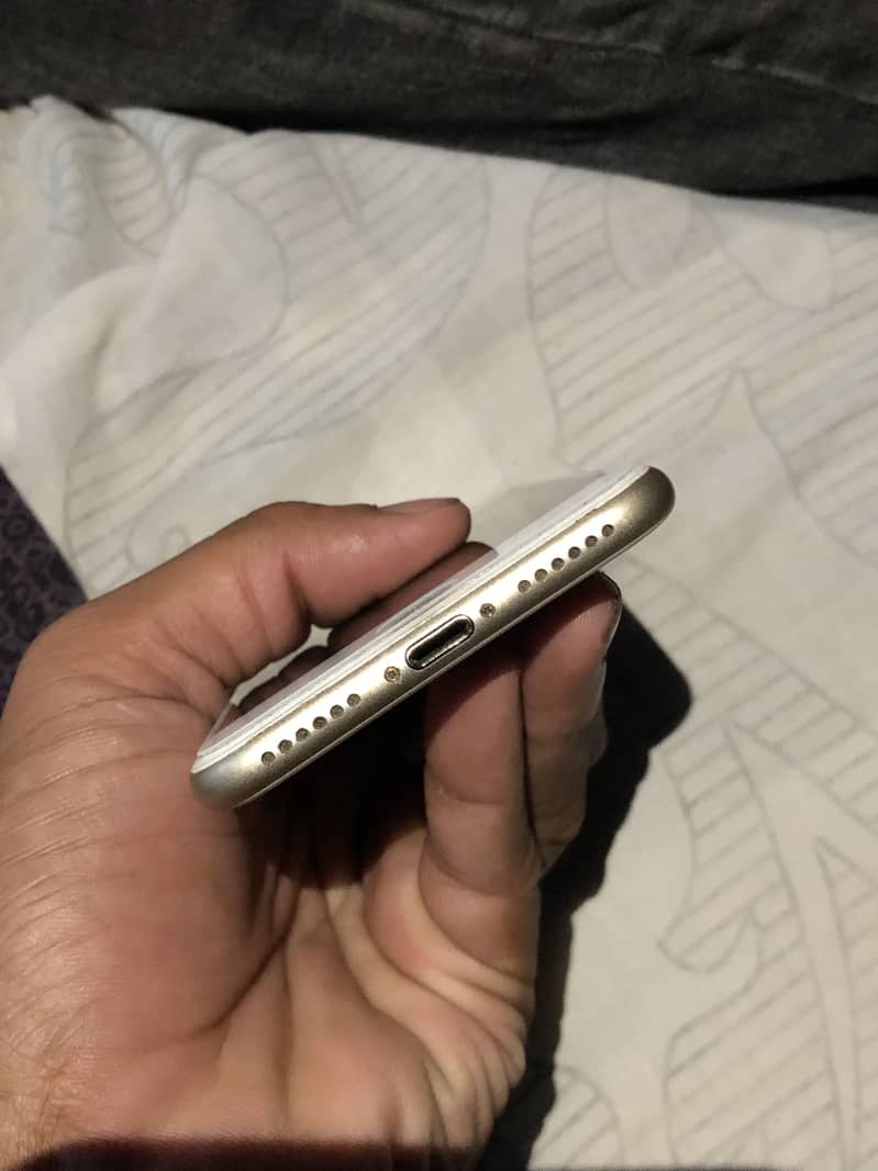 Apple iPhone 7 3