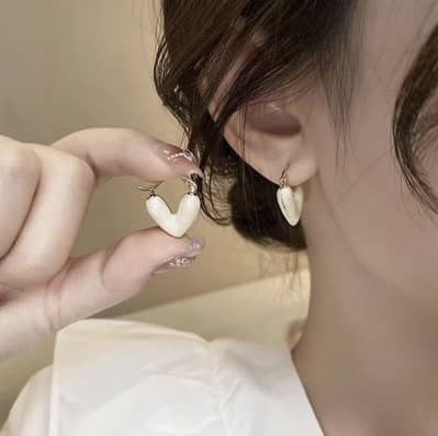 White Shiny heart - Earring