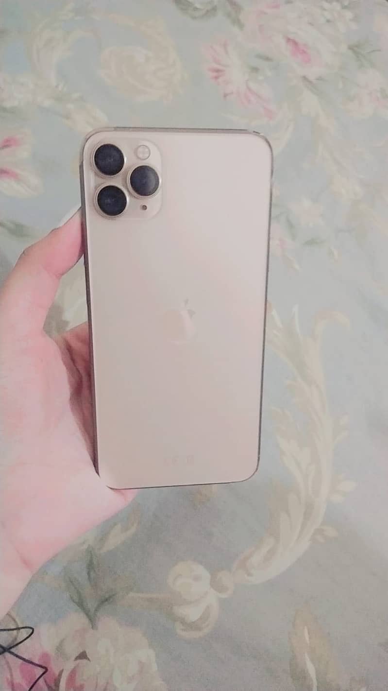Apple iPhone 11 Pro Max 4