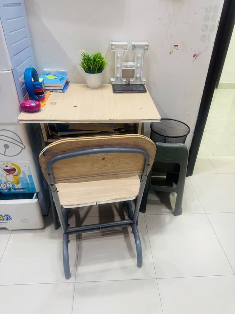 Kids Table Chairs/ Study Table/ Table 1