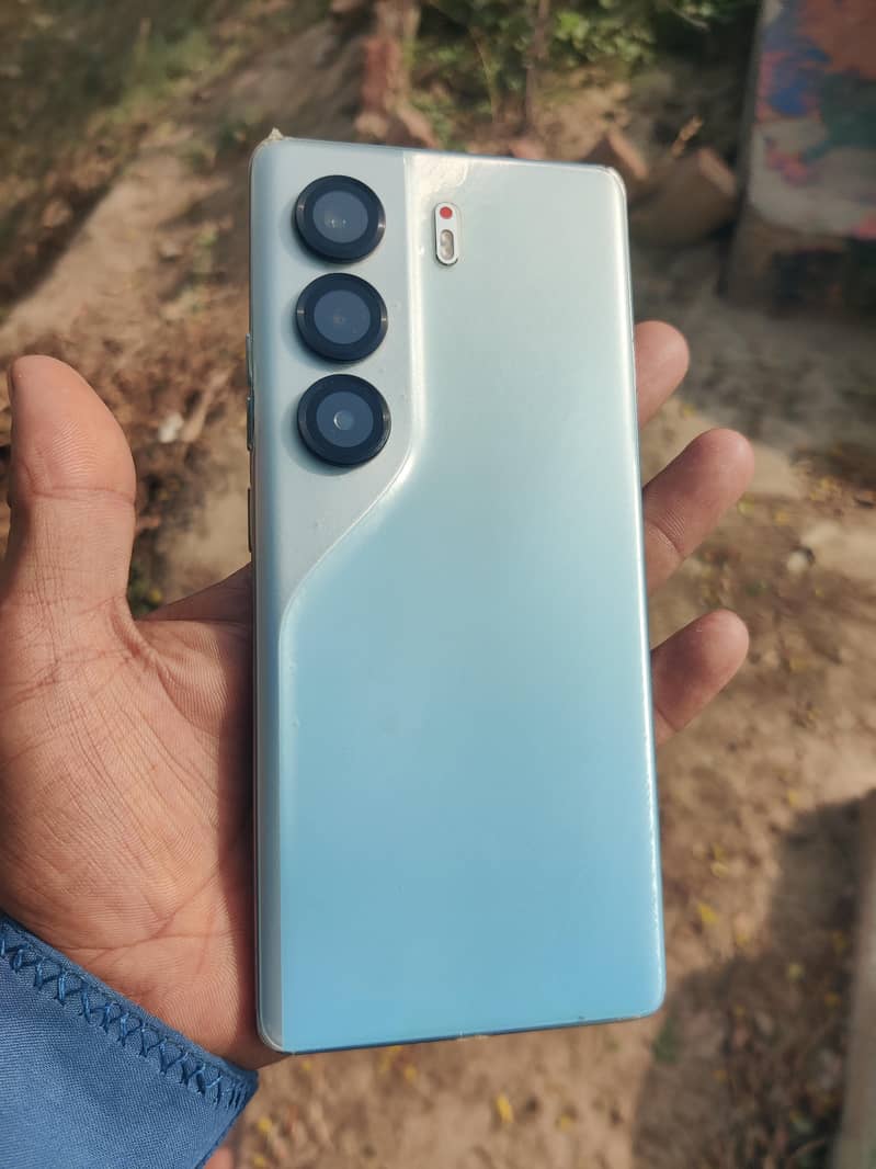 Tecno CAMON 40 Pro 1