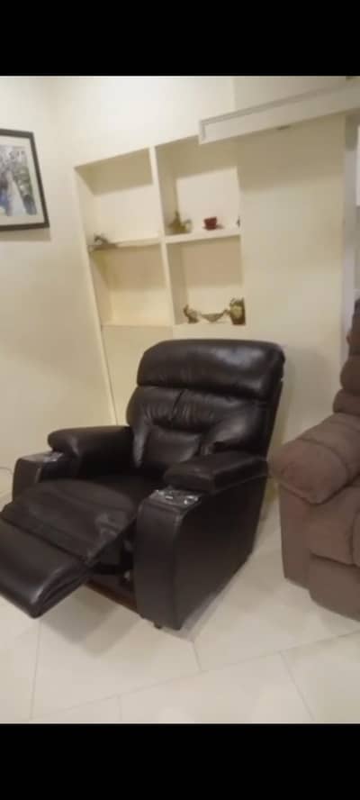 Leather Recliner Sofa brand new. ( La-Z-Boy)