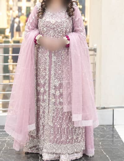 Premium Elegant Dress – Beautifully Maintained, Excellent Condition