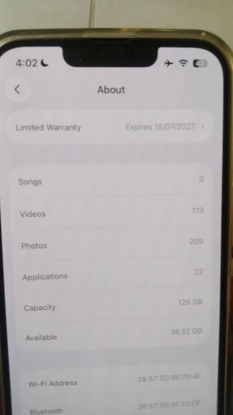 Apple iPhone 16e 3