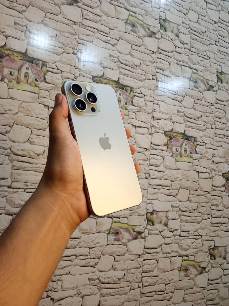 Apple iPhone 15 Pro Max 1